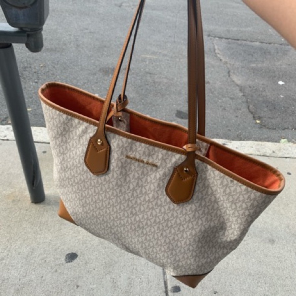 Micheal Kors Tote bag